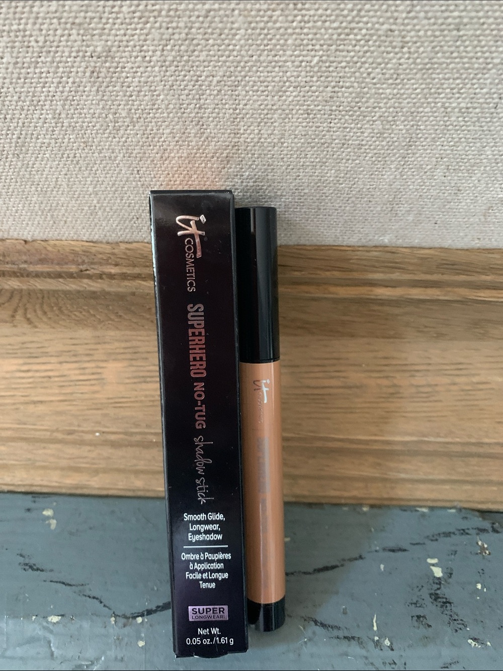 it cosmetics Superhero No-Tug Shadow Stick — bionic bronze